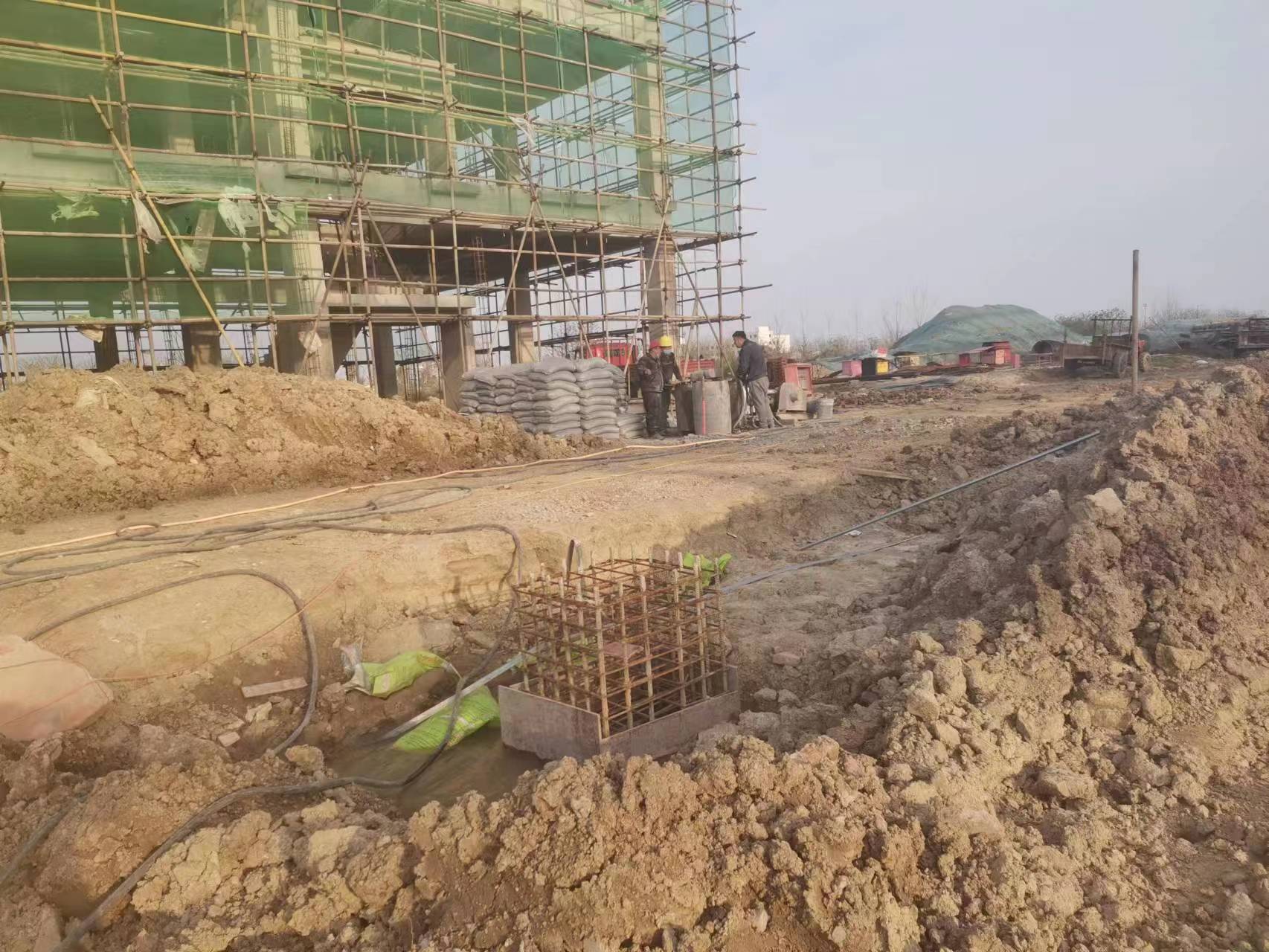 富裕当桥梁出现裂缝的时候应该及时加固修补